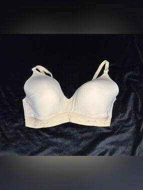 PINK Victoria's Secret Light Cream Seamless T-Shirt Bra